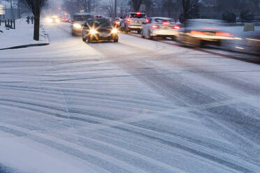 Traffic driving on snowy street - BLEF11768