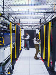 Technicians working in server room - BLEF11878