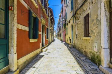 Narrow alley at Rovinj, Istria, Croatia - THAF02557