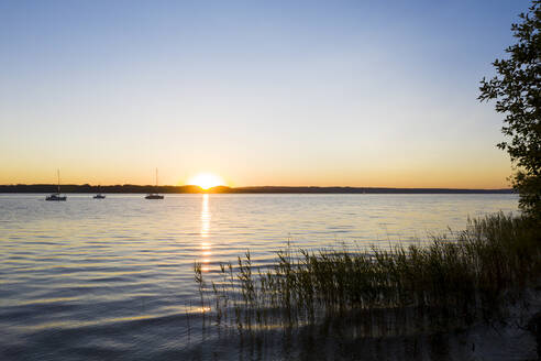 Sonnenutergang am Starnberger See, Fünfseenland, Oberbayern, Bayern, Deutschland, - LHF00656