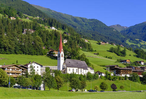 Pfarrkirche St. Ingenuin und Albuin, Hippach, Zillertal, Tirol, �sterreich - SIEF08792