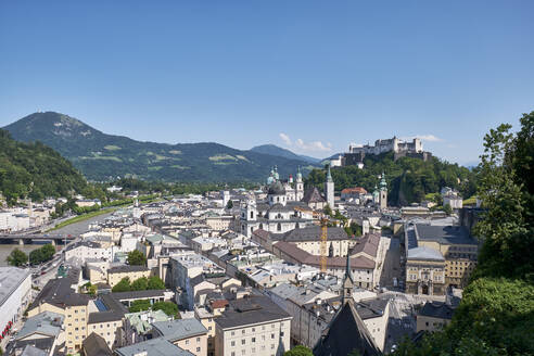 Blick vom Mönchsberg auf die Altstadt, Salzburg, Österreich - ELF02027