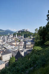 Blick vom Mönchsberg auf die Altstadt, Salzburg, Österreich - ELF02029