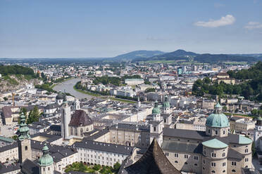 Altstadt mit Salzburger Dom, Salzburg, Österreich - ELF02033