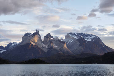 Lago Pehoe und Cuernos del Paine, Torres del Paine National Park, Patagonien, Chile - CVF01312