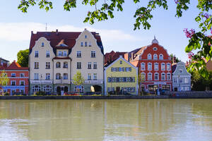 Historische Häuser an der Isar, Landshut, Niederbayern, Deutschland - SIEF08822