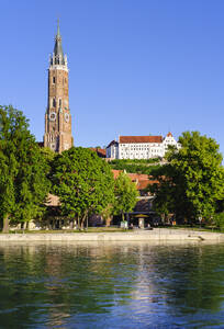 Church of St Martin and Trausnitz Castle with river Isar, Landshut, Lower Bavaria, Germany - SIEF08825