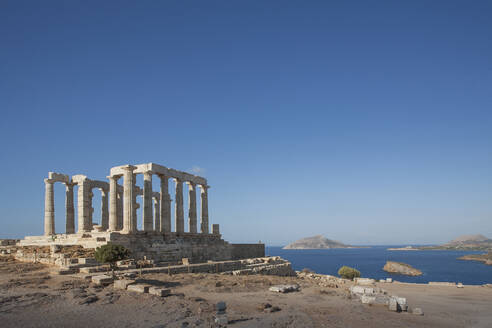 Temple of Poseidon ruins under blue sky, Cap Sunion, Greece - BLEF11968