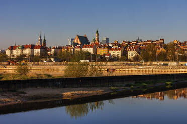 City skyline at sunrise, view across the Vistula River to the Old Town, Warsaw, Poland - ABOF00432