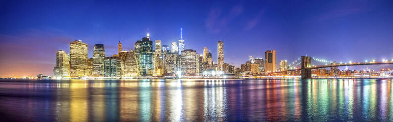 Skyline of Manhattan Downtown at blue hour, New York City, USA - PUF01708