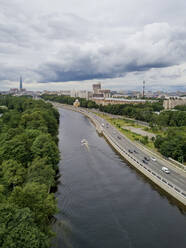 Luftaufnahme über den Fluss Große Nevka, St. Petersburg, Russland - KNTF02951