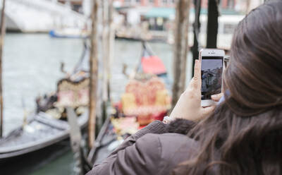 Frau macht ein Selfie, Venedig, Italien - LJF00522