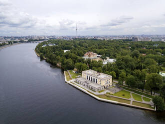 Luftaufnahme der Elagin-Insel, Großer Nevka-Fluss, St. Petersburg, Russland - KNT02979