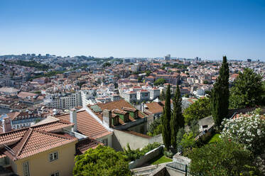 Blick auf das Stadtbild vom Castelo Sao Jorge in Lissabon, Portugal - RUNF02864