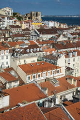 Luftaufnahme des Stadtbilds von Lissabon in Portugal - RUNF02875