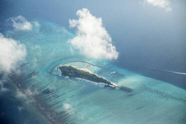 Luftaufnahme einer Insel auf den Malediven - CVF01416