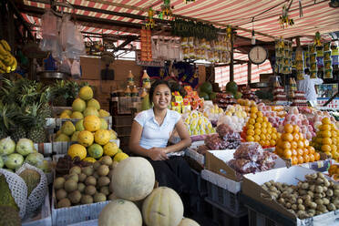 Asian vendor smiling at market - BLEF12677