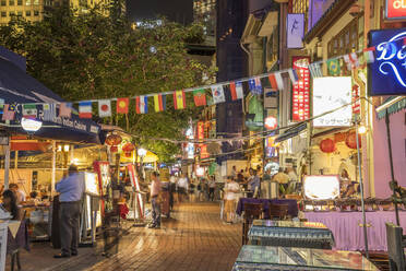 Outdoor vendors on Singapore sidewalk, Singapore, Singapore - BLEF12741