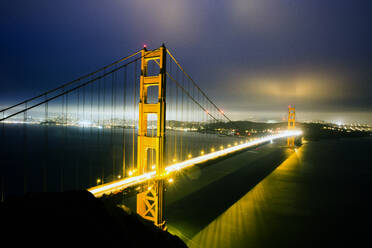 Golden Gate Bridge über die Bucht von San Francisco, Kalifornien, Vereinigte Staaten - BLEF12769