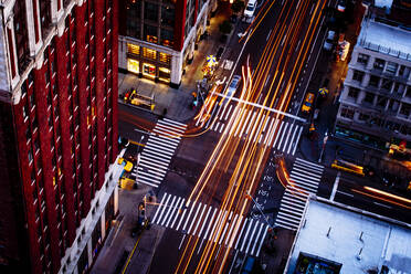 Luftaufnahme des Verkehrs auf der New Yorker Straße, New York, Vereinigte Staaten - BLEF12912