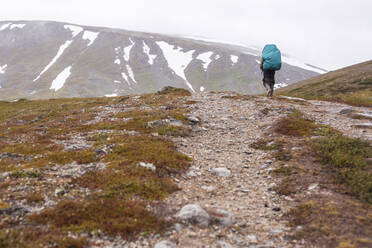 Mari backpacker walking on mountain path - BLEF12963