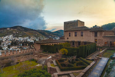Eingang der Alhambra bei Sonnenaufgang, Granada, Spanien - TAMF01869