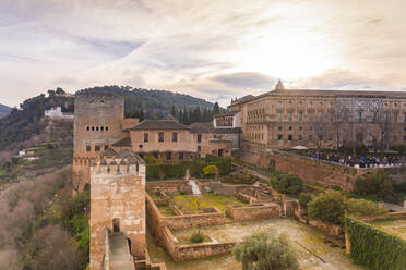 Ruinen der Alcazaba in der Alhambra, Granada, Spanien - TAMF01882