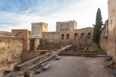 Ruinen der Alcazaba in der Alhambra, Granada, Spanien - TAMF01886