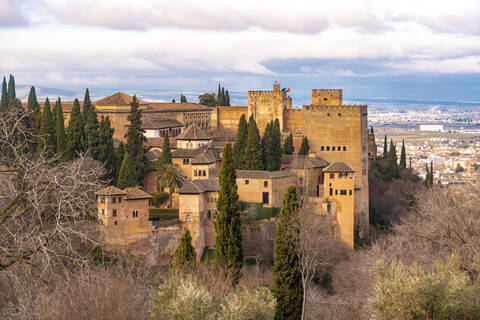 Blick auf die Alhambra-Palastanlage von Generallife, Granada, Spanien, lizenzfreies Stockfoto