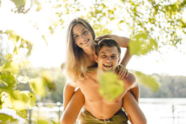 Young couple having fun at the lake in summer - GUSF02298