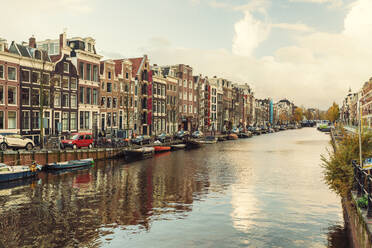 Gracht im historischen Zentrum von Amsterdam, Niederlande - TAMF01918