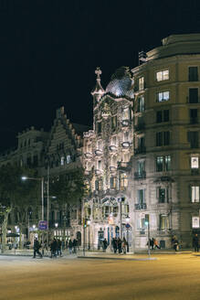 Casa Batllo bei Nacht, entworfen und gebaut von Gaudy, Barcelona, Spanien - TAMF01934