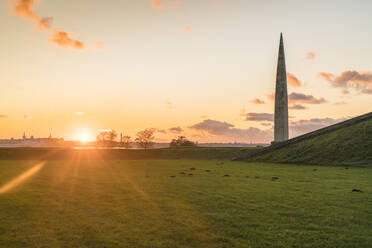 Maarjamaee Memorial Park bei Sonnenuntergang im Herbst, Tallin, Estland - TAMF01957