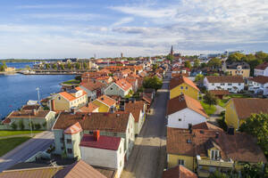 Blick auf die alte Stadt im Sommer, Västervik, Kalmar, Schweden - TAMF01985