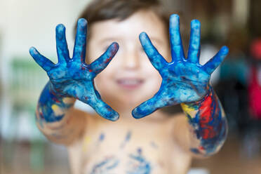 Little girl's blue painted hands, close-up - GEMF03028