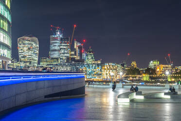 Skyline der Stadt London mit Southbank in der Nähe des Rathauses, London, UK - TAMF01998