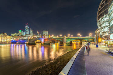 Skyline der Stadt London mit Southwark Bridge, London, UK - TAMF02004