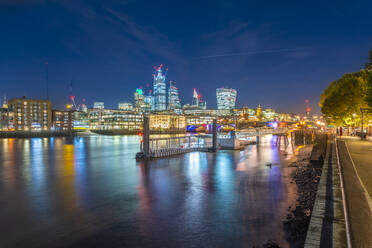 Skyline der Stadt London mit der Themse, London, UK - TAMF02005