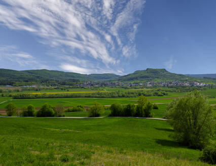 Blick auf eine grüne Landschaft in Oberfranken, Deutschland - LBF02652