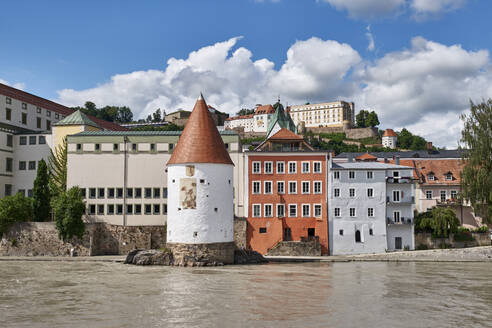 Schaiblingsturm am Inn gegen den Himmel, Passau, Deutschland - ELF02052