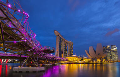 Skyline of Singapore with Marina Bay, Singapore - HSIF00748