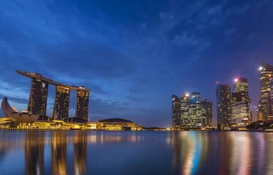 Skyline von Singapur mit Marina Bay, Singapur - HSIF00749