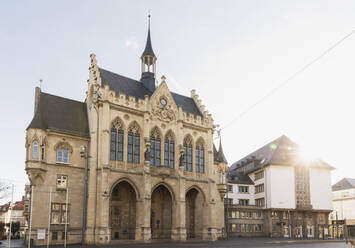 Ansicht des Rathauses gegen den Himmel in Erfurt, Deutschland - GWF06193