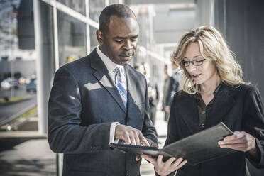 Business people talking outside office building - BLEF13546