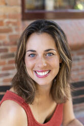 Portrait of happy young woman with blue eyes - AFVF03639