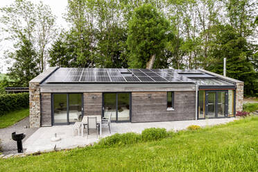 Detached house with solar panels on the roof - FMKF05811