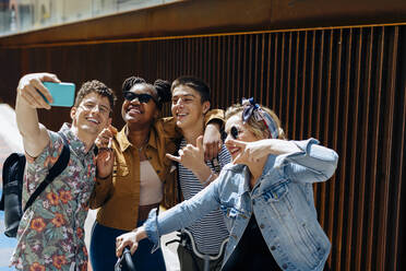 Students standing in the street, taking selfies - SODF00062