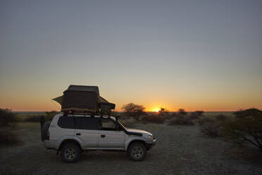 Overlanding against clear sky during sunset. Makgadikgadi Pans, Botswana. - VEGF00444