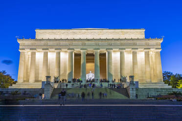 View of Lincoln Memorial at dusk, Washington D.C., United States of America, North America - RHPLF00012