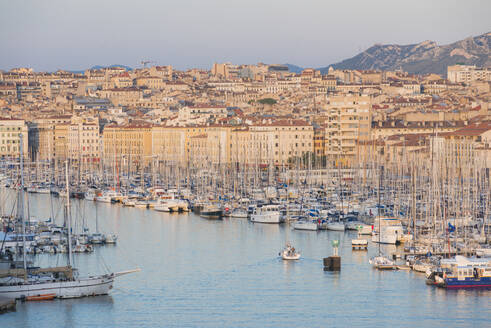 Hafen von Marseille, Marseille, Bouches du Rhone, Provence, Provence-Alpes-Cote d'Azur, Frankreich, Mittelmeer, Europa - RHPLF00046